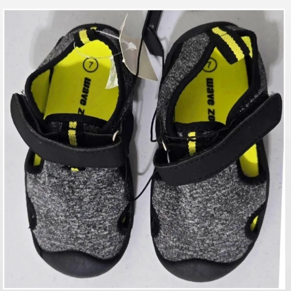 New Wave Zone Shoes Boys Size 7 Toddlers Kids Grey Yellow Fisherman NWT